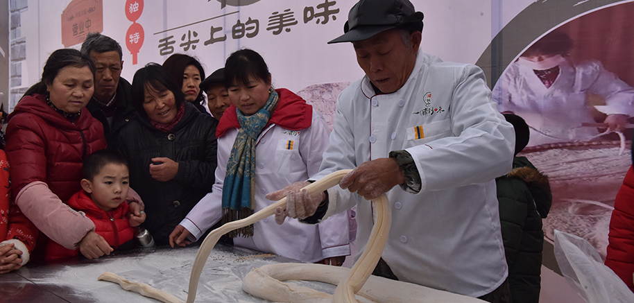 制作麦芽芝麻糖